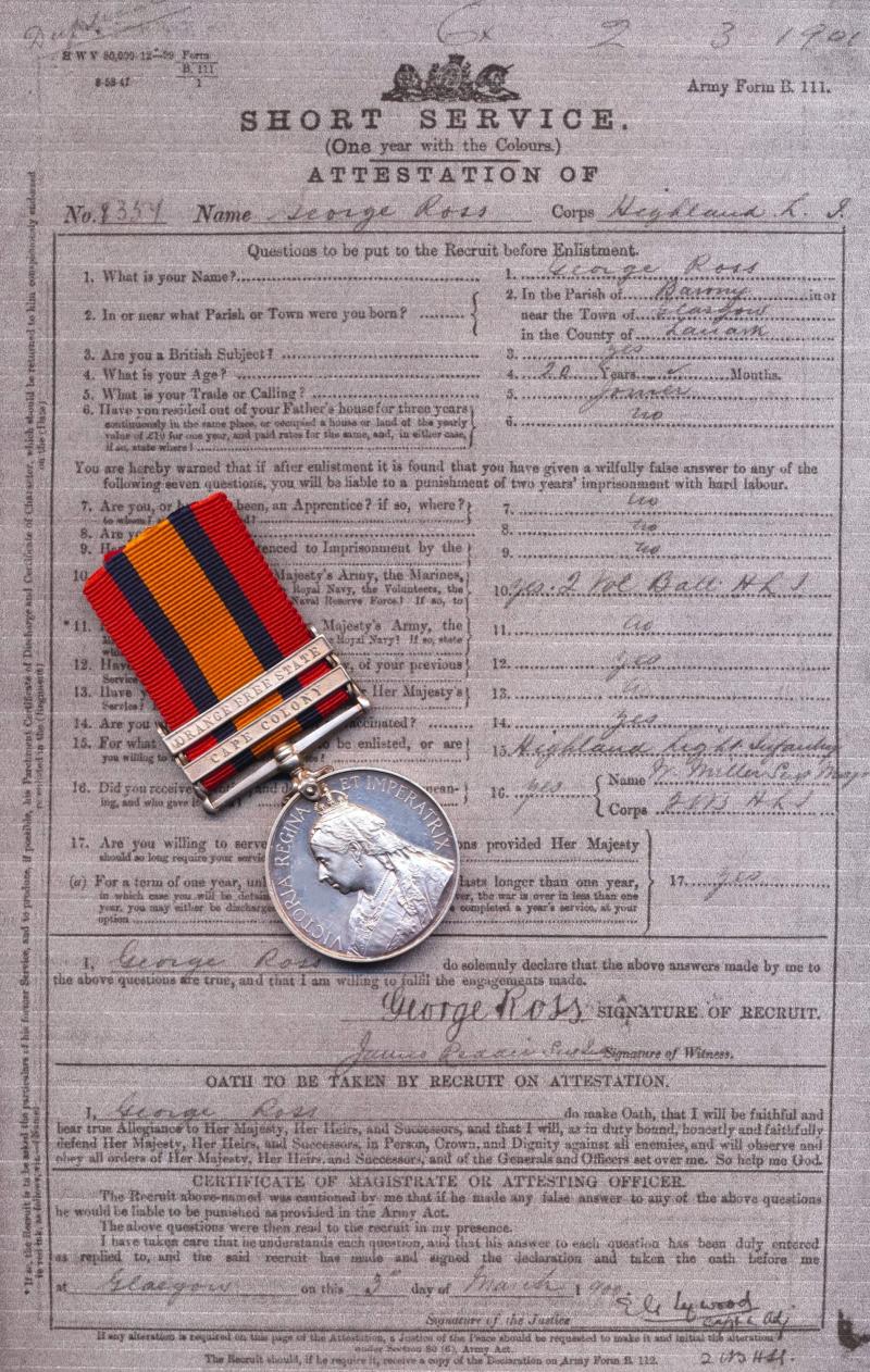 Queens South Africa Medal 1899-1902: Silver issue with 2 x clasps, 'Orange Free State' & 'Transvaal' (8357 Pte. G. Ross. Highland L. I.)