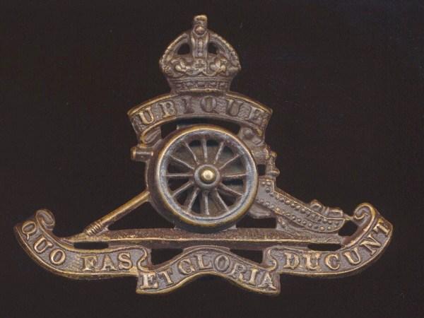 Royal Artillery: 'Kings Crown' OSD  bronze cap badge - with revolving wheel