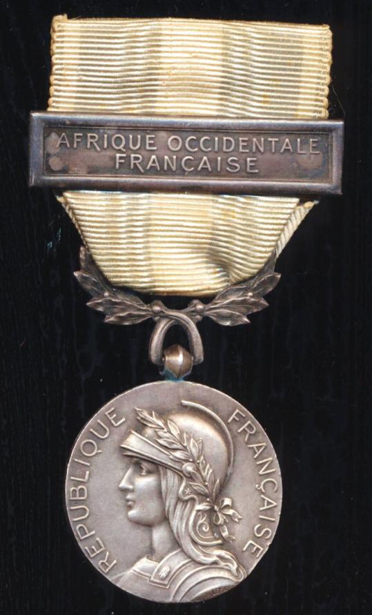 France: Colonial Medal (la Medaille Coloniale). Second type medal with uniface single sided wreath suspension. With 1 x clasp (agrafe) 'Afrique Occidentale Francaise'