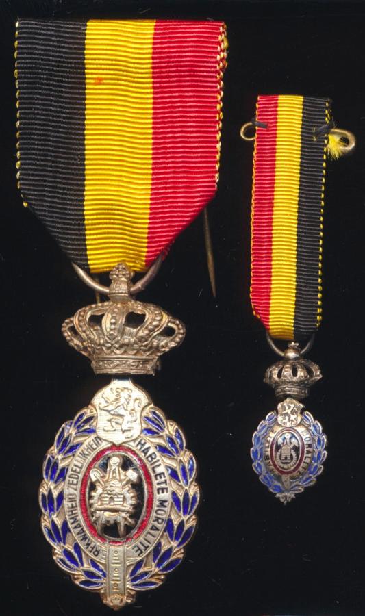 Belgium: Labour Decoration. 2nd Class Silver (Decoration du Travail, argent; Decoratie voor Arbeid, zilver). A set, comprising full-size & miniature medals (2)