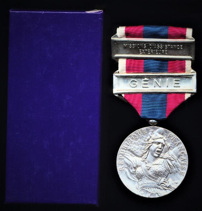 France: National Defence Medal (Medaille de la Defense Nationale). Paris Mint model. Second class, or 'Silver' grade, with 2 x clasps ' GENIE' & 'Missions D'Assistance Exterieure'