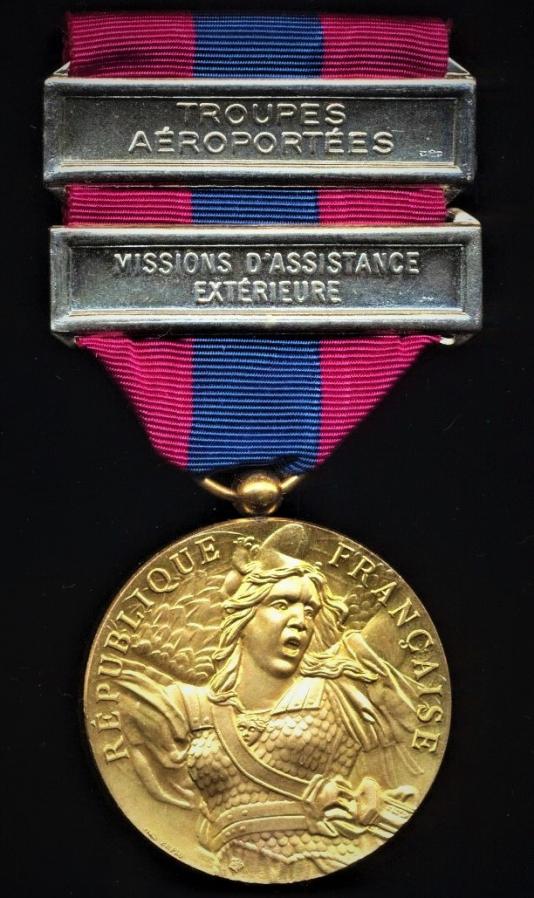 France: National Defence Medal (Medaille de la Defense Nationale). Paris Mint model. 3rd Class, or 'Bronze' grade with 2 x clasps 'Missions D'Assistance Exterieure' 'Troupes Aeroportees'