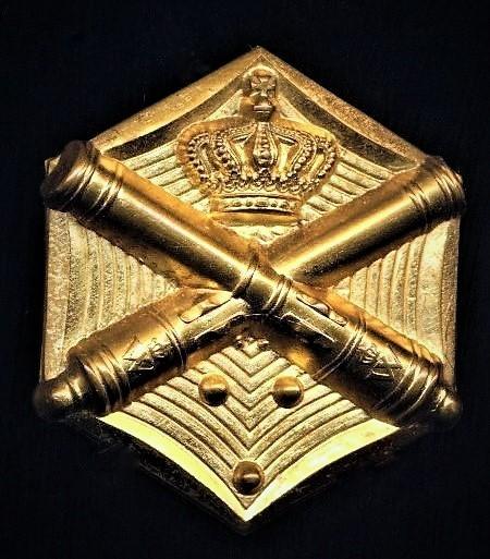 Netherlands: Field Artillery Regiment, gilt metal collar badge. Circa 1939