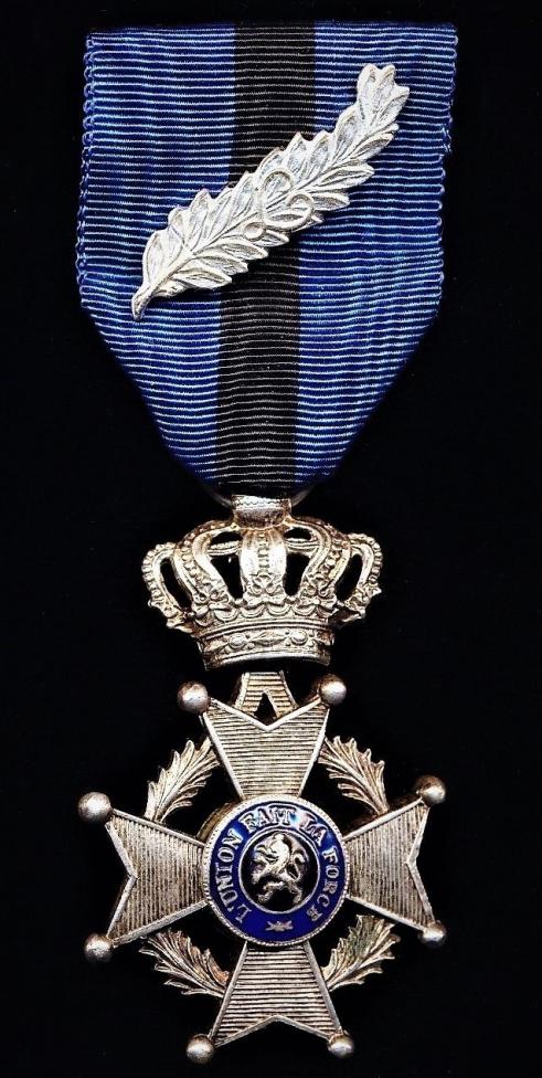 Belgium: Order of Leopold II (Ordre de Leopold II, / Orde van Leopold II). 5th Class 'Knight'. Uni-lingual 'French language obverse legend (1908-1951).With silvered 'Palm' emblem with 'L' cypher