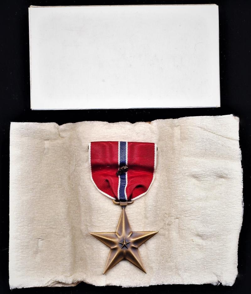 United States: Bronze Star Medal. With 1 x 'Bronze Oakleaf Cluster'. Circa 1945-1965 (including Second World War, Korean War and Vietnam War)