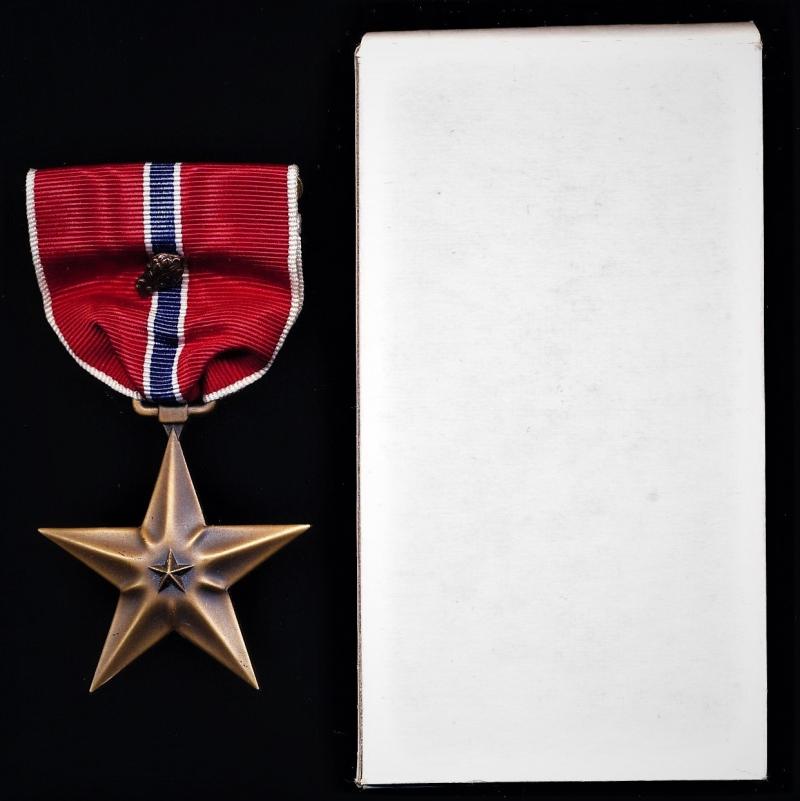 United States: Bronze Star Medal. With 1 x 'Bronze Oakleaf Cluster'. Circa 1945-1965 (including Second World War, Korean War and Vietnam War)