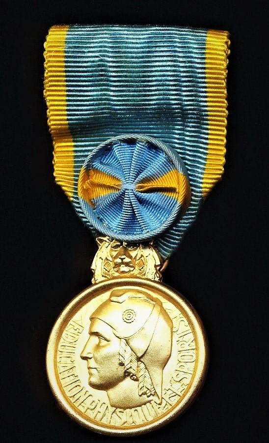 France: Medal of Honour for Physical Education (Médaille d'Honneur de l’Education Physique). Gold with silk rosette on riband. 1946-1956 issue