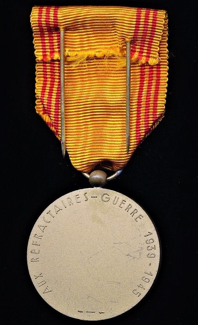 France: Medal for the Refractory 1940-1945 (Medaille du Refractaire / Insignie du Refractaire 1940-1945)