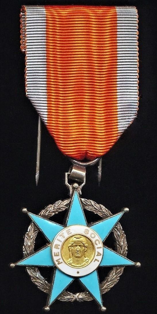 France: Order of Social Merit (Ordre du Mérite Social, Chevalier). Third class 'Knight' silvered & enamel breast badge