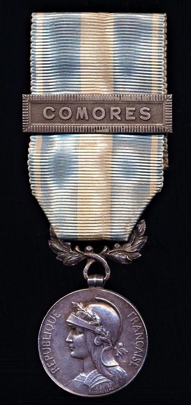 France: Colonial Medal (Medaille Coloniale). 1st type Paris Mint 'Premier Type' medal with bi-face wreath suspension. With 1 x clasp (agrafe) 'Comores'