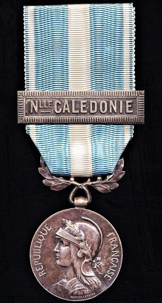 France: Colonial Medal (Medaille Coloniale). 1st type Paris Mint 'Premier Type' medal with bi-face wreath suspension. With 1 x clasp (agrafe) 'Nlle Caledonie'