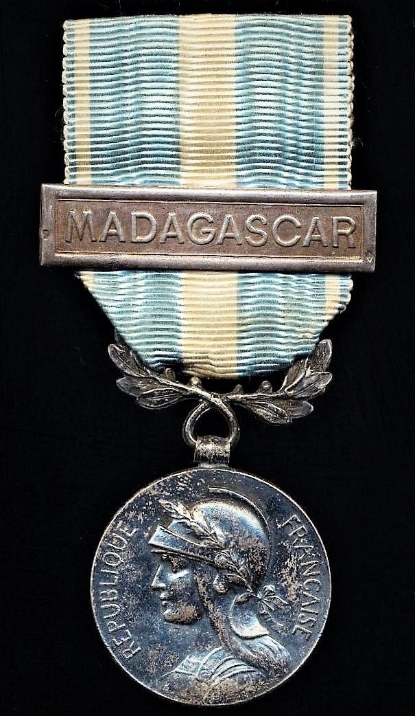 France: Colonial Medal (Medaille Coloniale). 1st type Paris Mint 'Premier Type' medal with bi-face wreath suspension. With 1 x clasp (clapet) 'Madagascar'