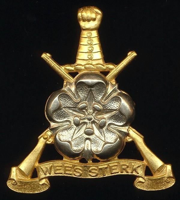 Republic of South Africa: Regiment East Rand. Bi-metal Gilding metal & white metal cap badge