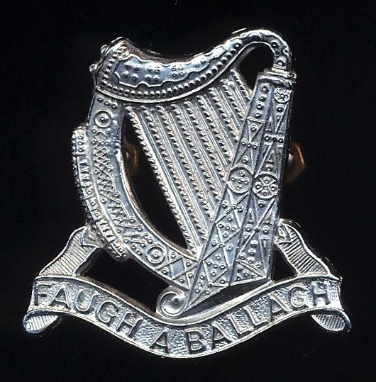 Republic of South Africa: South African Irish Regiment. Chromed metal cap badge