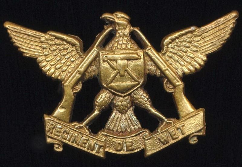 Union of South Africa: Regiment De Wet. Gilding metal collar & or beret badge