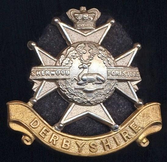 Sherwood Foresters (Derbyshire Regiment). Victorian crown. Bi-metal cap badge
