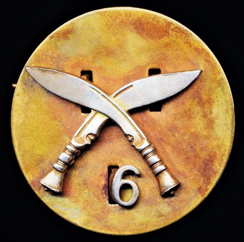 6th Gurkha Rifles: White metal 2 x part cap badge 1948-1959
