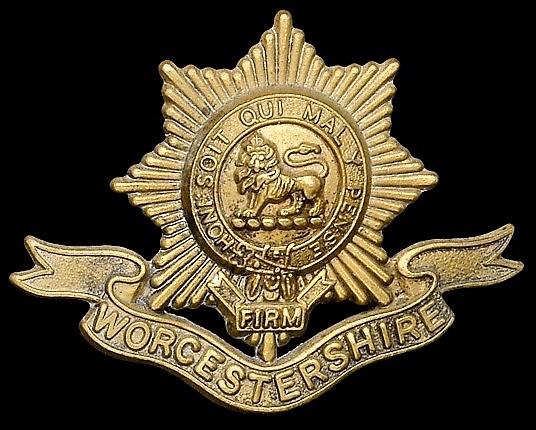 Worcestershire Regiment: Gilding metal 'Cap Badge'. With 'Victorian' crown on Lion. Circa 1890-1914