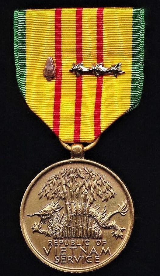 United States: Vietnam Service Medal. With 'Bronze Arrowhead' device & 3 x 'Silver Stars' on riband