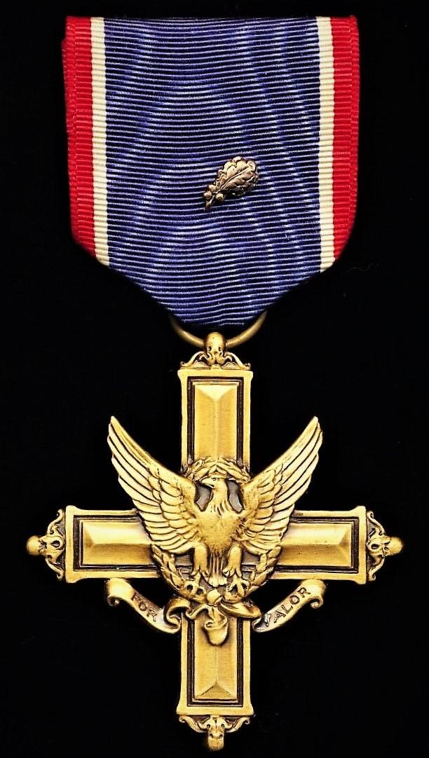 United States: Distinguished Service Cross (Army). With 1 x bronze 'Oakleaf Cluster' on riband. Circa 1950-1970