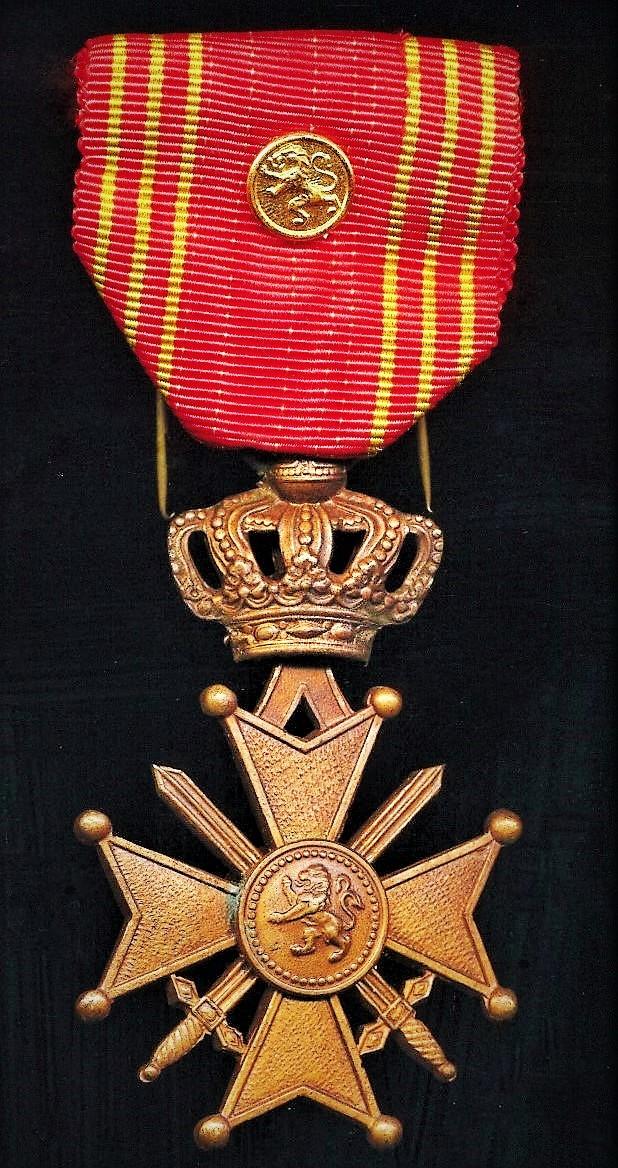 Belgium: Cross of War 1940-45 & 1950-53 (Croix De Guerre 1940). With 'Gilt' (vermeil) rampant 'Lion' citation emblem on riband