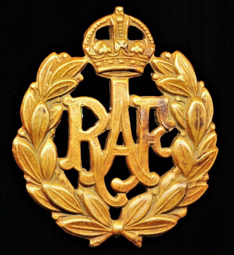 Royal Air Force. King's Crown cap badge in gilding metal (c.1918-1952)
