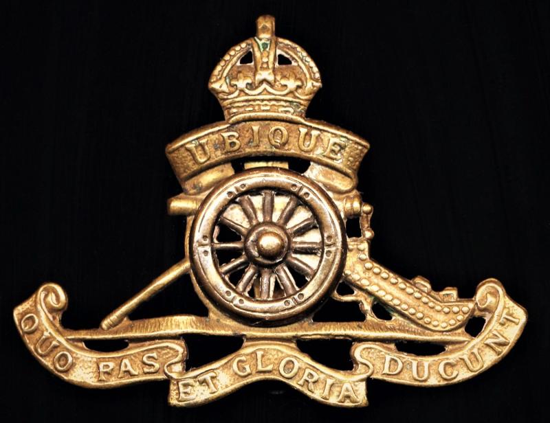 Royal Regiment of Artillery (Royal Artillery): King's Crown gilding metal cap badge (c.1914-1953)