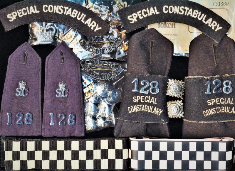 British Police: Quantity of EIIR reign police insignia, mostly pertaining to the Thames Valley Police & including some Special Constabulary items of police insignia