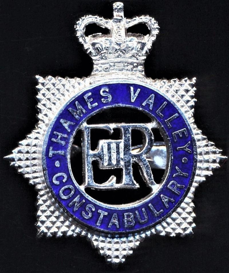 British Police: Thames Valley Constabulary. 'Senior Officer's' EIIR Queen's Crown cap badge. Chrome & enamel
