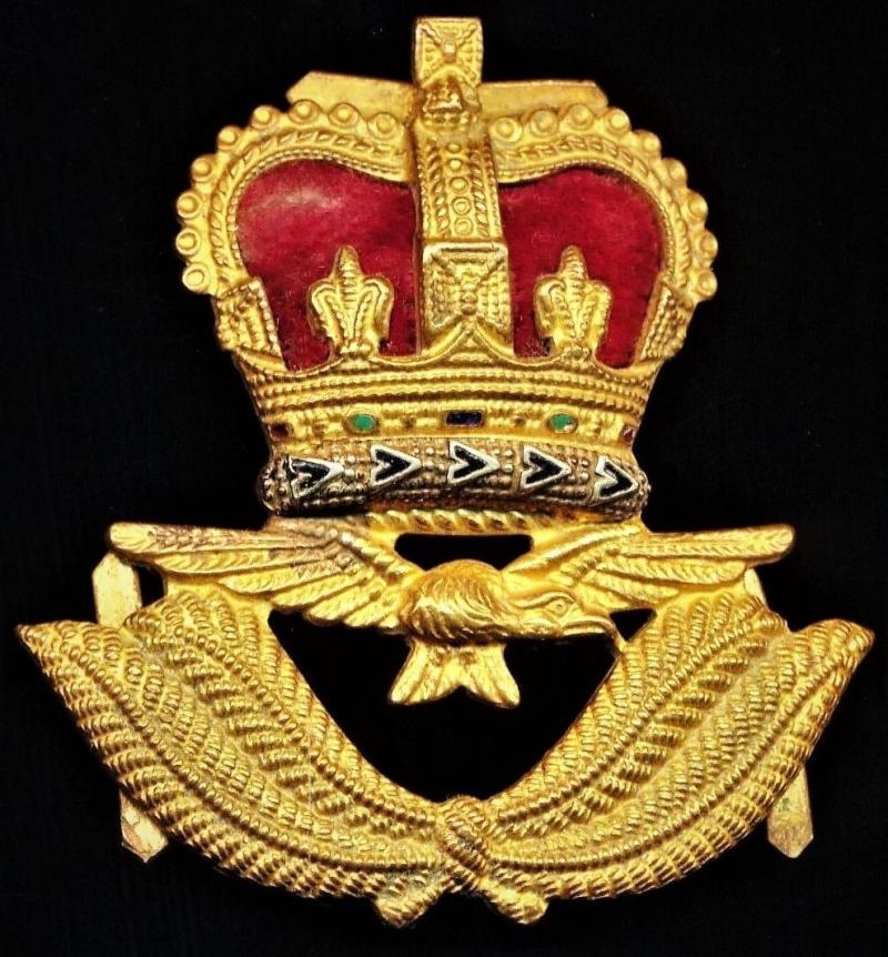 Royal Air Force: Officers cap badge with Queen's Crown, in gilt, pressed metal with crimson cloth insert in crown. Circa 1953-2022