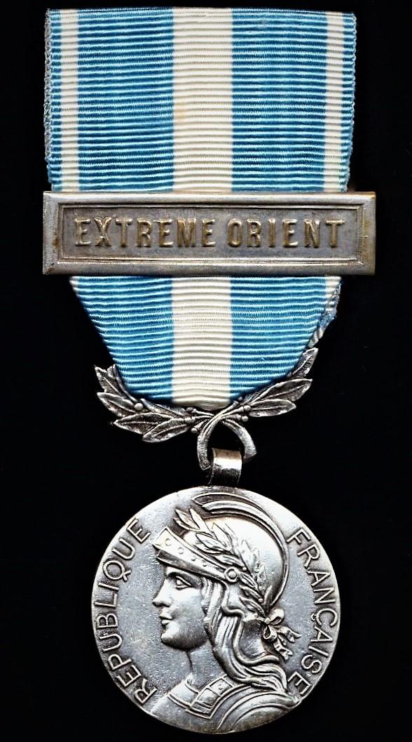 France: Colonial Medal (Medaille Coloniale). 2nd type, with uni-face wreath suspension, Variant model by 'Marie-Stuart' & clasp (agrafe) 'Extreme Orient'