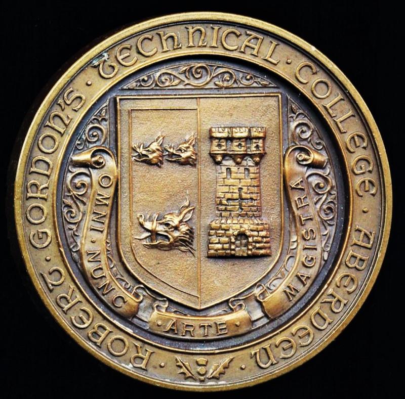 Memorial Medal (World Wars 1914-1918 & 1939-1945): Robert Gordon's Technical College, Aberdeen, Scotland. Memorial Medal. Bronze