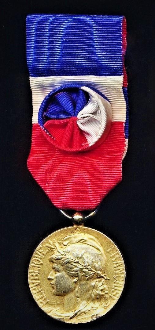 Medal of Honour of Labour (Medaille D'Honneur du Travail). Gilt (vermeil) grade. With silk rosette on riband
