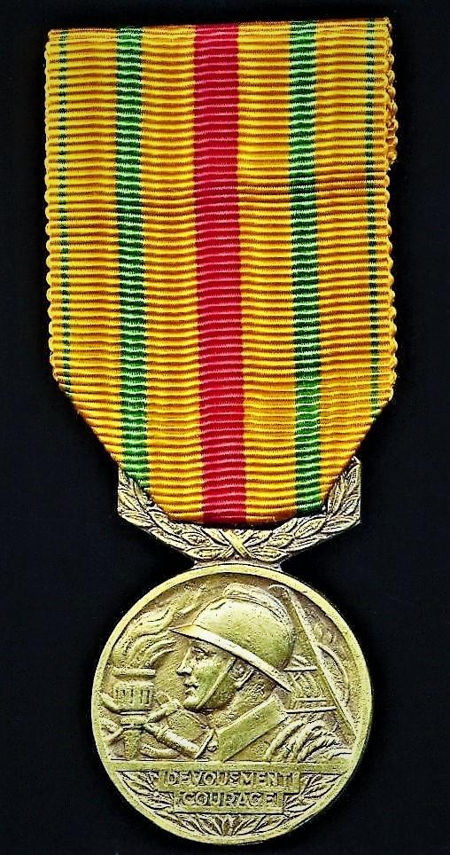 Fire Brigade Union 'Departmental' Medal of Honour: For 'Pas de Calais'. Second type in bronze (1930) (Medaille Union Departmental des Sapeurs Pompiers du Pas de Calais 1930)