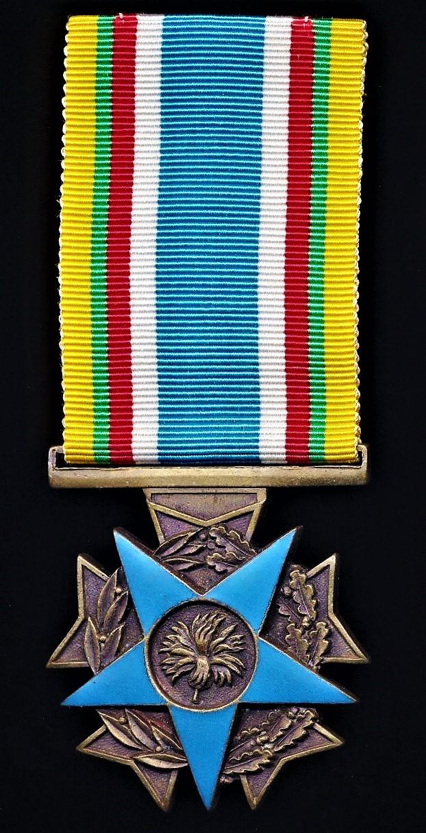 National Federation of Combatants: Medal for Combat Veterans under 20 Years of Age (Medaille Combattants de moins de Vingt Ans). Bronze & enamel