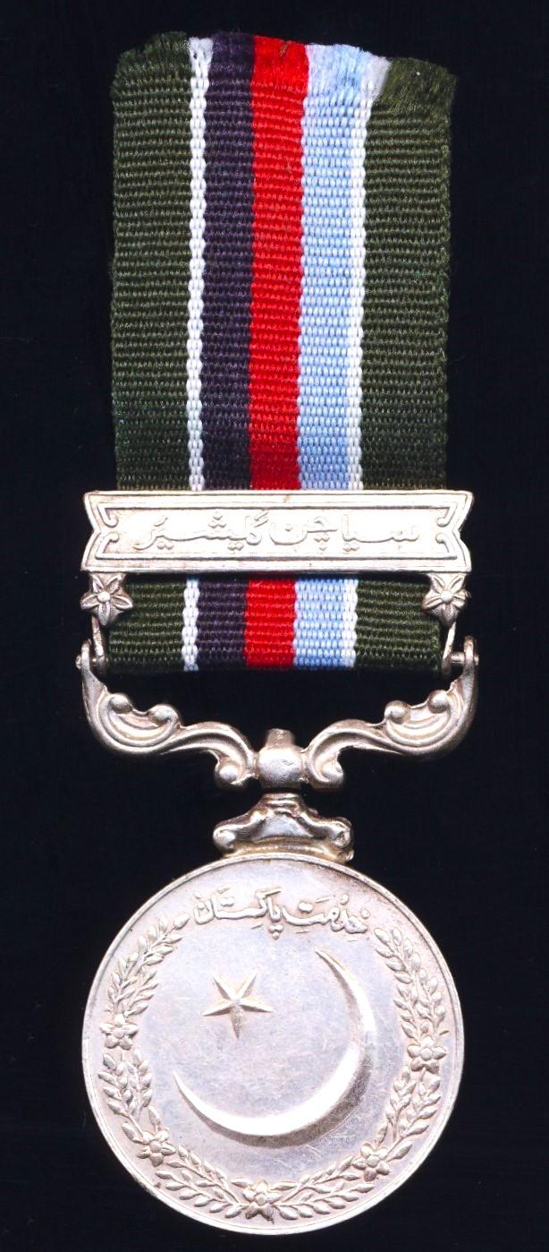 Pakistan: General Service Medal 1947 (Tamgha-i-Diffa 1947). With clasp in Urdu for 'Siachen Glacier'