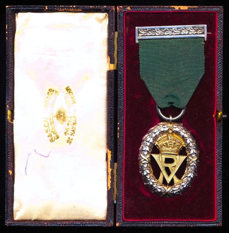Volunteer Decoration (for United Kingdom volunteer force). Victorian cypher. With integral top brooch bar