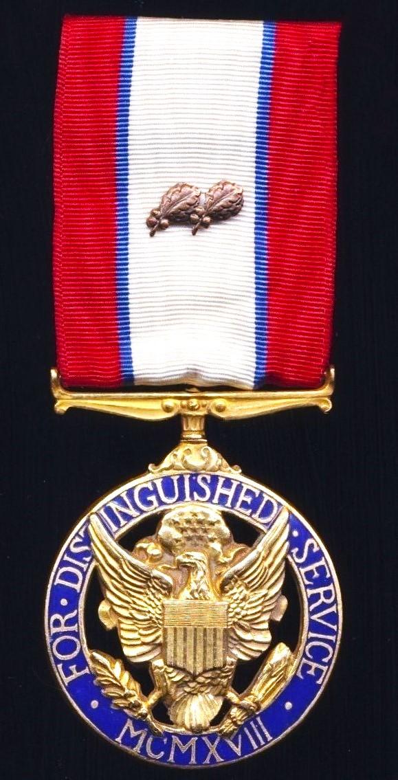 United States: Distinguished Service Medal (Army). Gilt and Enamel. With 2 x 'Bronze Oakleaf Clusters' on riband.Circa 1950-1970