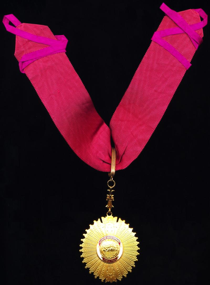 Peru: Order of Merit for Distinguished Service. 3rd Class 'Commander' inignia (Orden al Mérito por Servicios Distinguidos. Comendador). Silver gilt & enamel