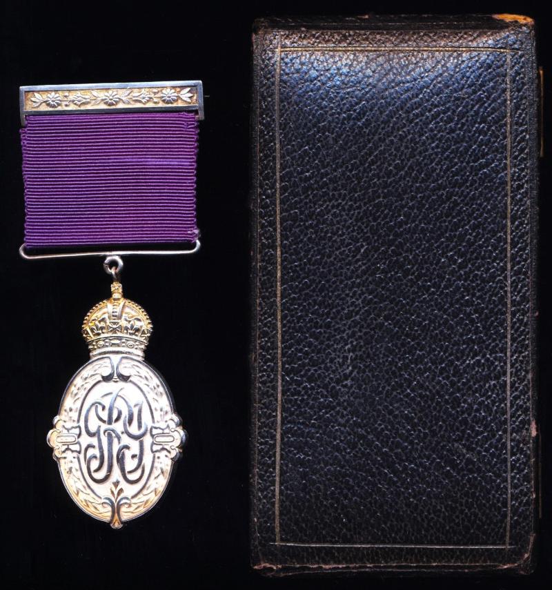 Kaisar-i-Hind. Silver issue (Second Class). GV second type breast badge with integral top brooch bar