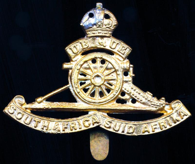 Union of South Africa: South African Artillery. King's crown 'Theatre Made' sand-cast brass cap badge circa 1940-1945