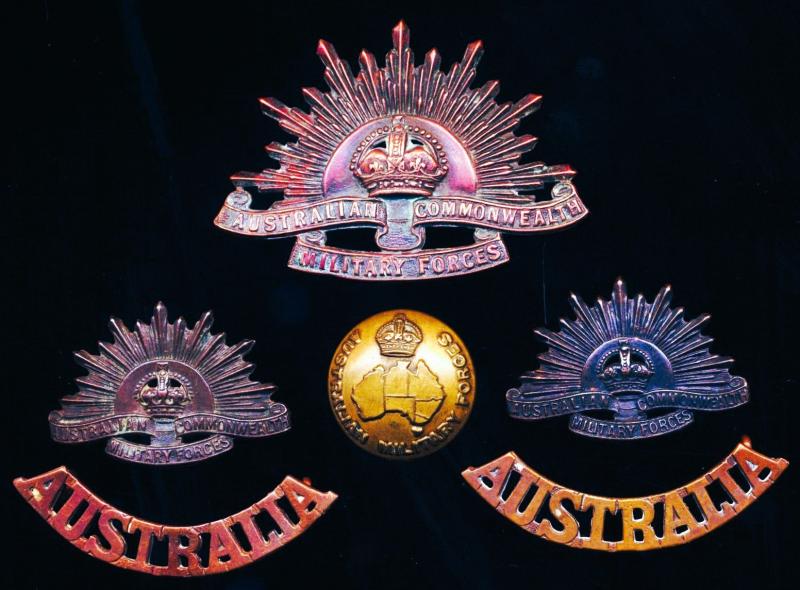 Australia (Dominion): Set of Australian Commonwealth Military Force general service, 'King's Crown' oxidised bronze metal insignia, comprising Cap Badge (1), Collar Badges (2) Shoulder Titles (2), & a Button (1). Circa 1914-1918