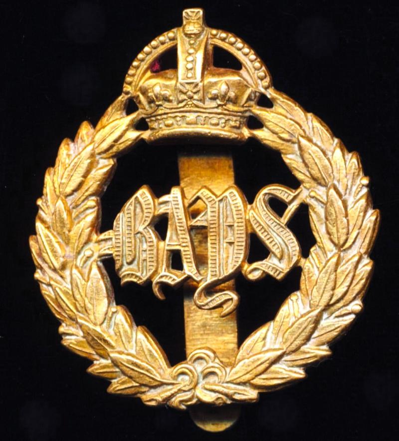 2nd Dragoon Guards (Queen's Bay's). King's Crown gilding metal cap badge. Circa 1914-1952