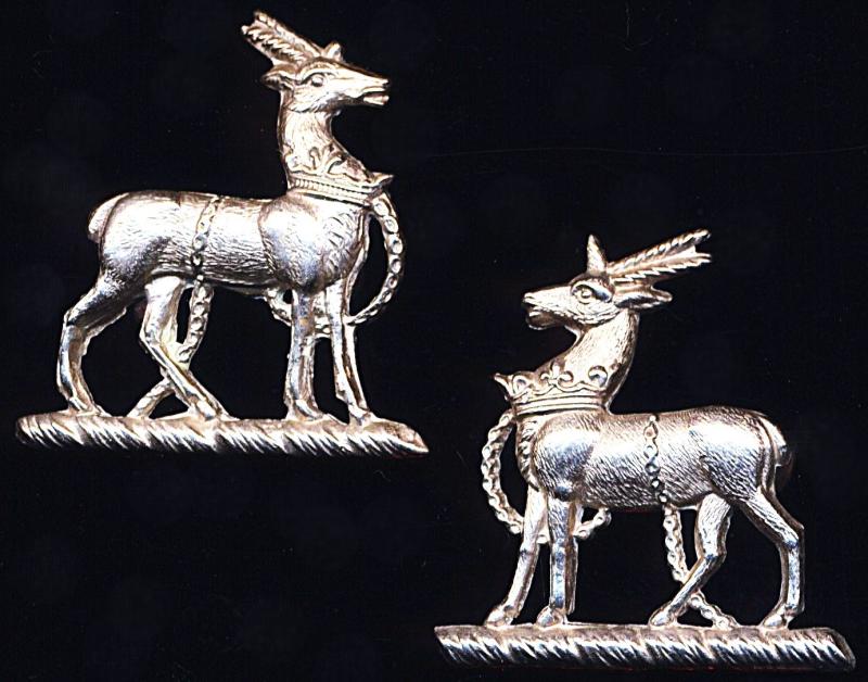 Royal Warwickshire Regiment: Two facing white metal collar badges. 1894 pattern