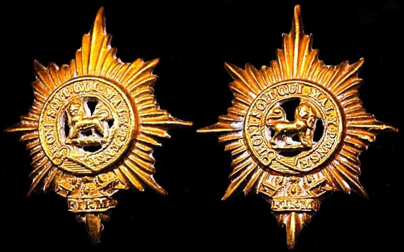 Worcestershire Regiment: Pair of facing gilding metal collar badges. 1891 pattern