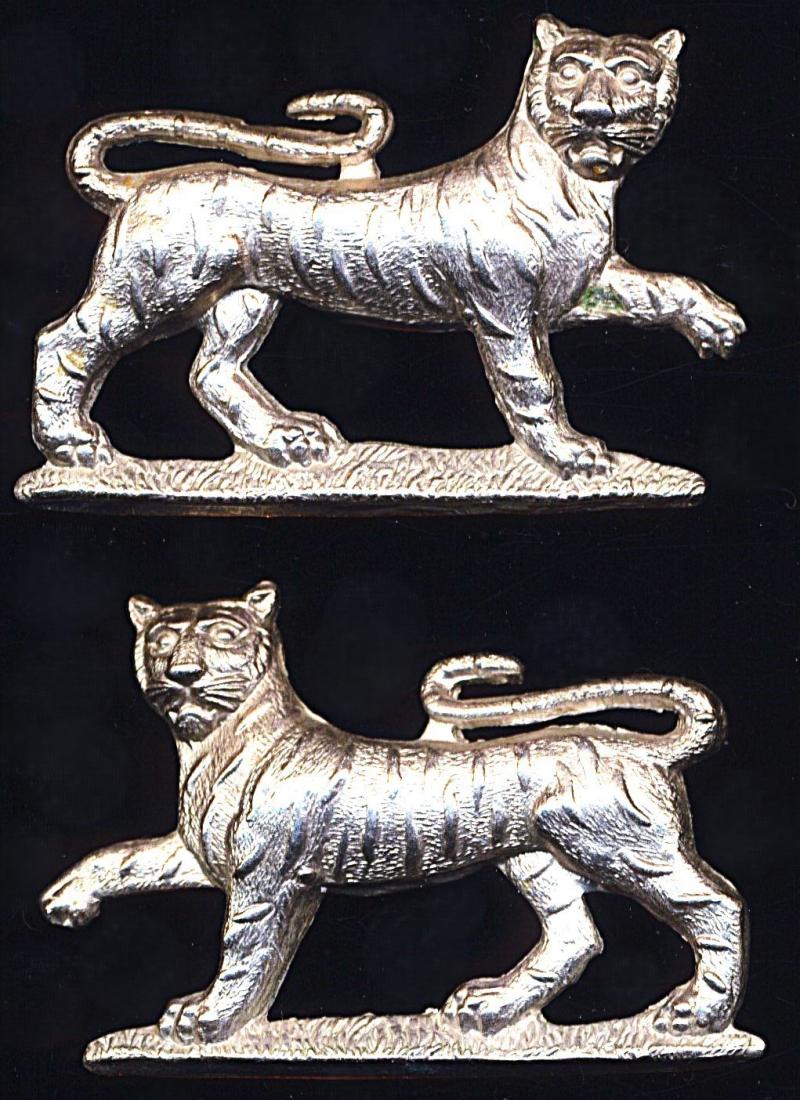 Gordon Highlanders: Two facing collar badges. As worn circa 1890-1952