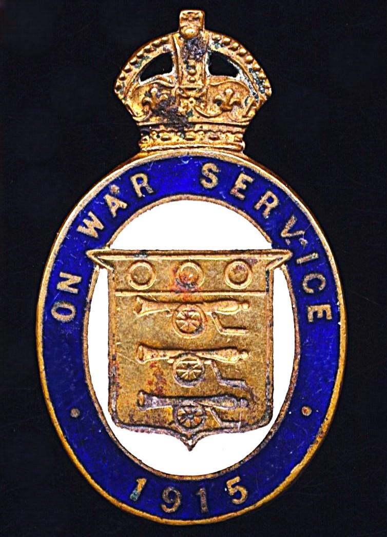 Munitions War Worker Badge. 'On War Service' Dated 1915 on obverse. Enamelled type for 'Senior' Staff