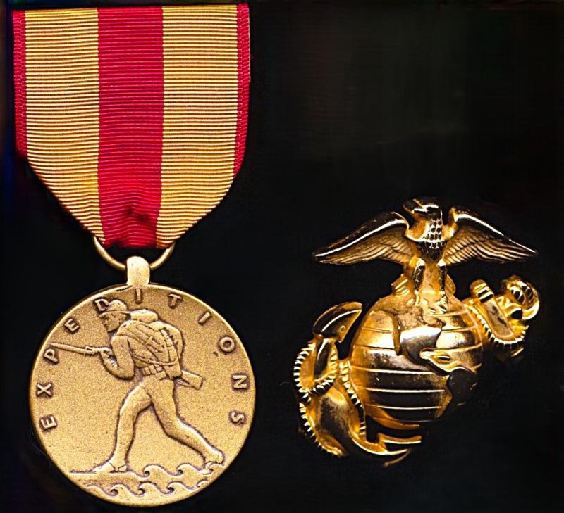 United States: United States Marine Corps Lot - USMC Expeditionary Medal with Gilt Metal Cap Badge. Circa 1975-2000 issue