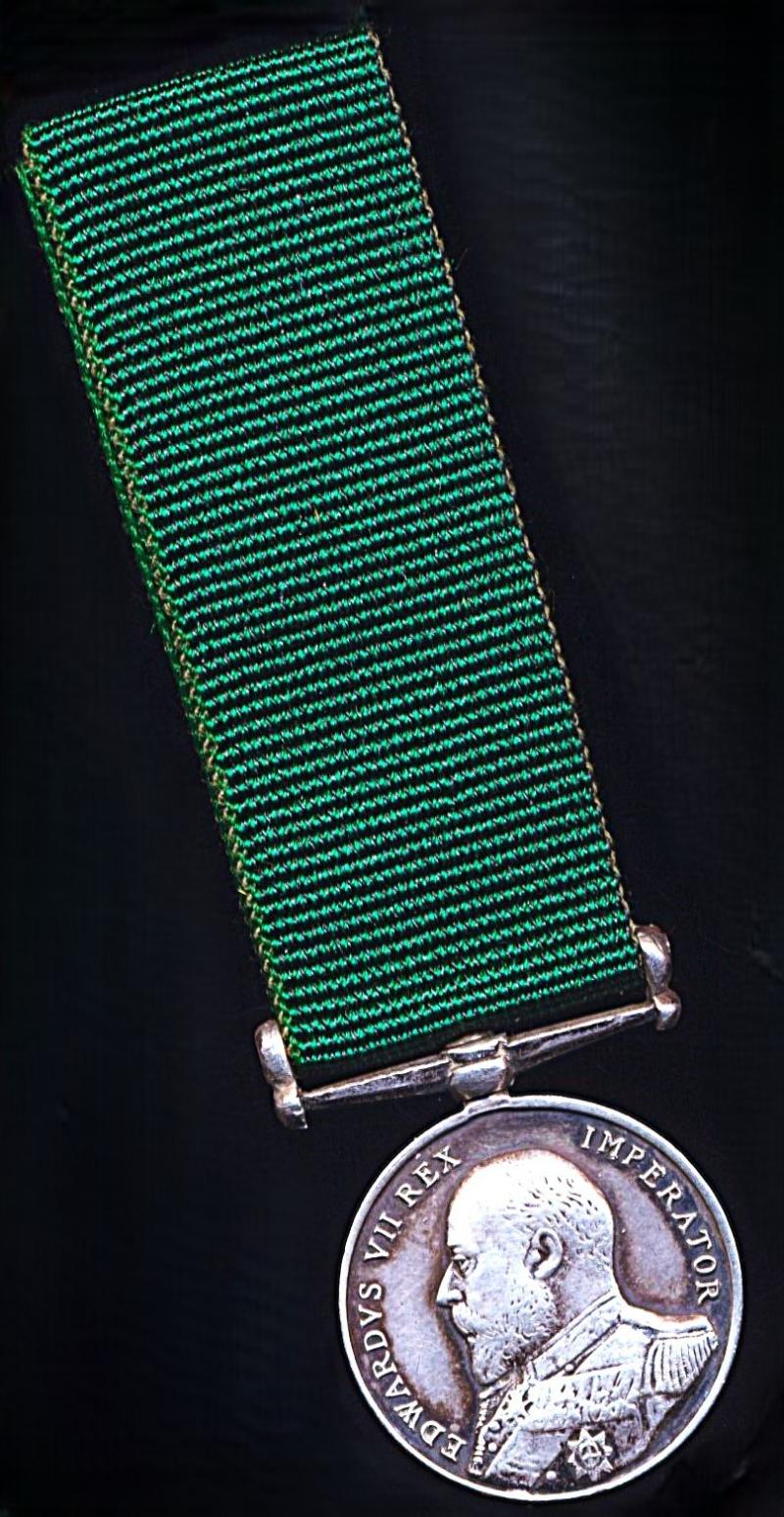 United Kingdom: Volunteer Force Long Service Medal EDVII issue. Variant type with the King-Emperor wearing 'Naval Admiral's Uniform'. As awarded to United Kingdom volunteers