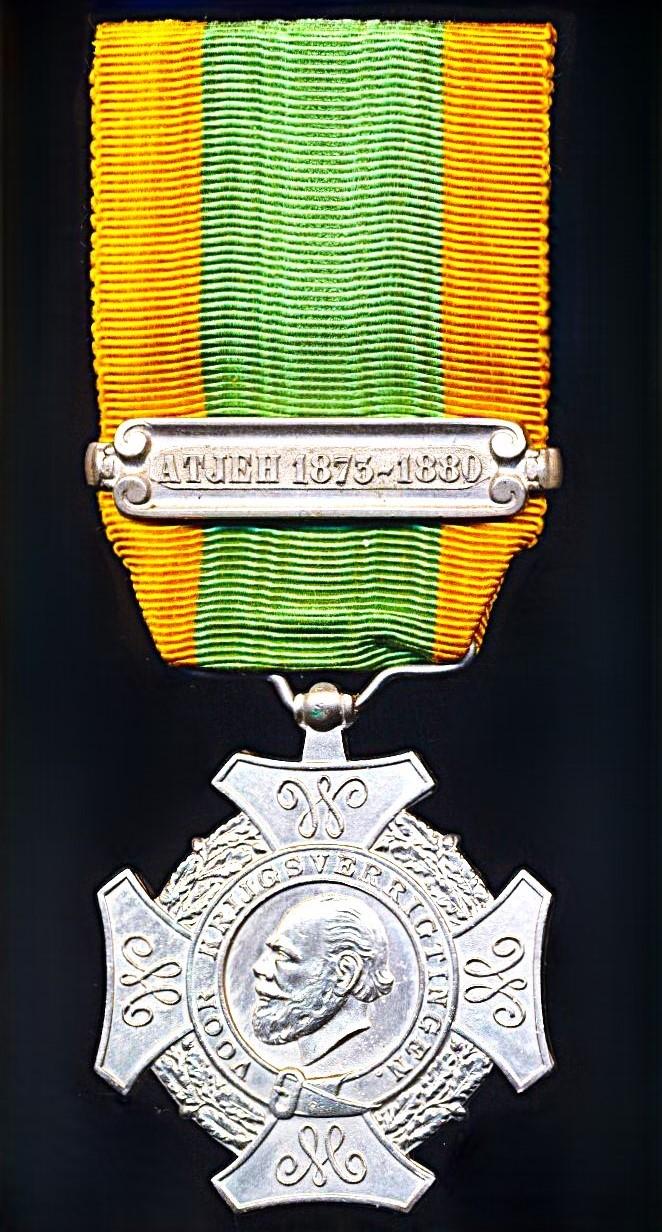Netherlands Expeditions Cross (Expeditie-Kruis). 2nd Type Portrait Obverse. With clasps (or 'Gespen') 'Atjeh 1873-1880' 